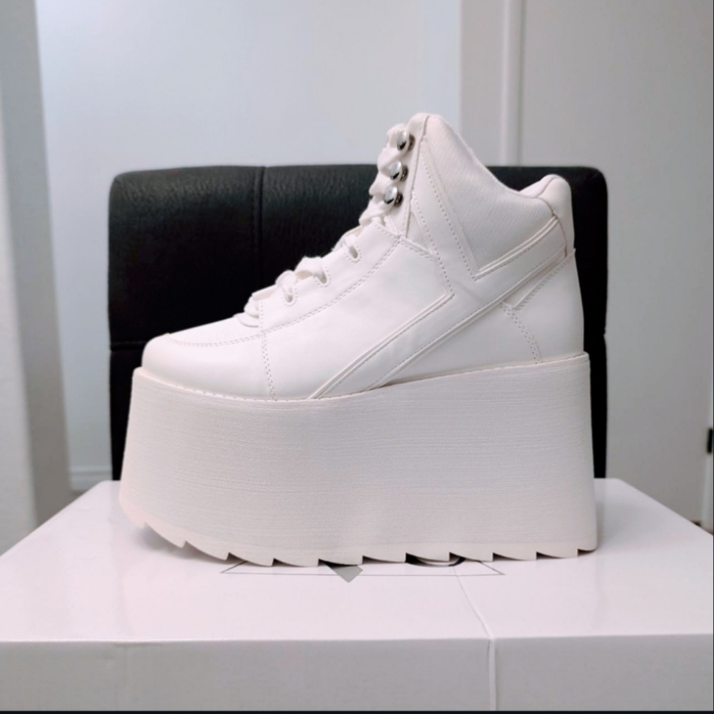 NIB YRU Qozmo 2 Platform Sneakers